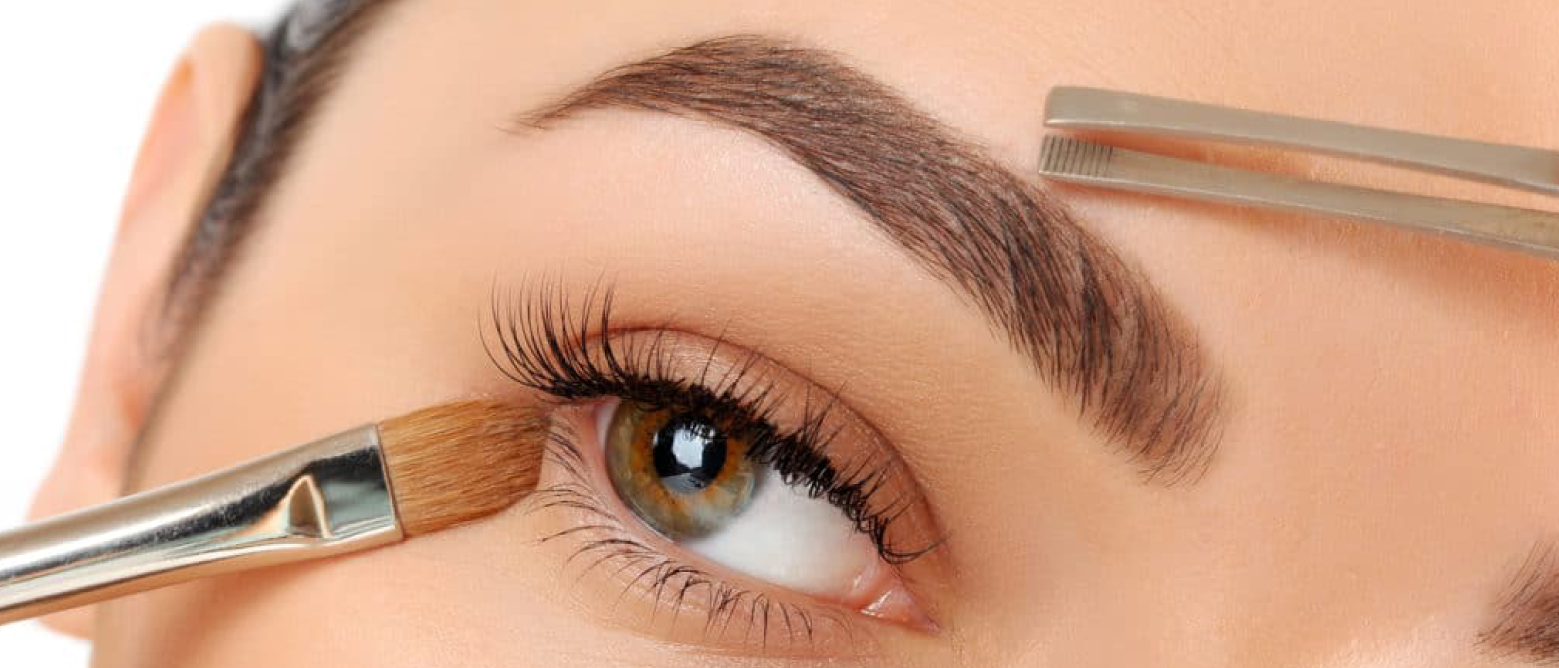 Diseño de Cejas con Henna